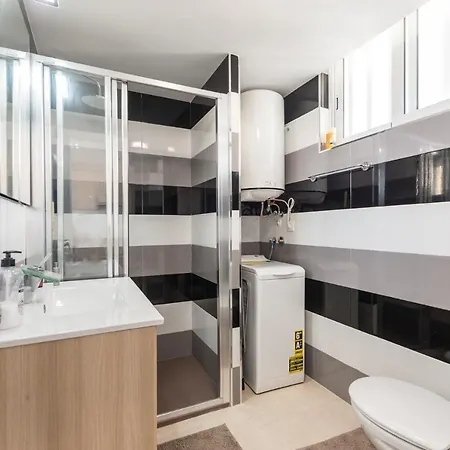 Apartment In - 1st Line Floor